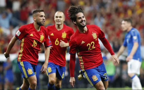 Два гола Иско решили судьбу встречи Испании и Италии. Фото marca.com