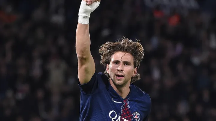 Відомо скільки отримує Забарний? Названо зарплати футболістів ПСЖ