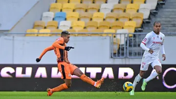 Шахтар піднявся на перше місце в УПЛ: підопічні Турана здолали Верес