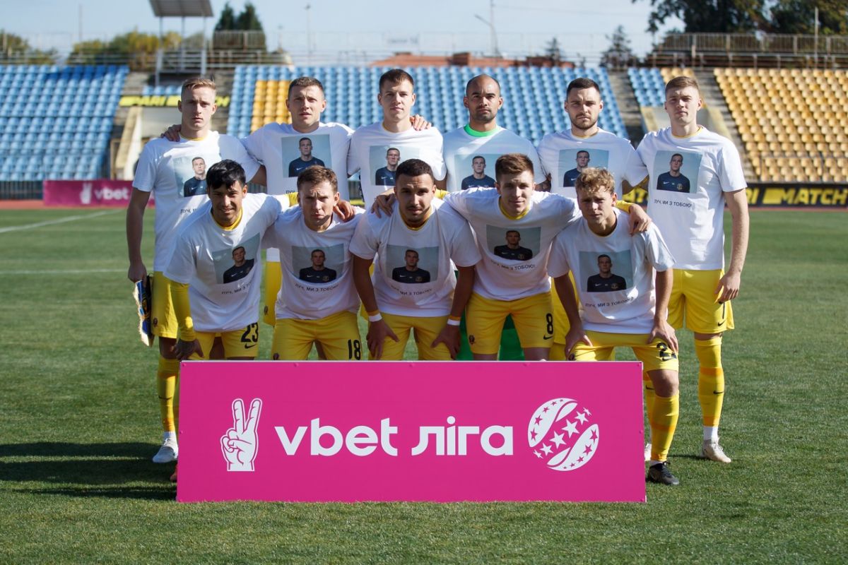 Футболісти Дніпра-1 здійснили акцію на підтримку свого травмованого партнера (фото)