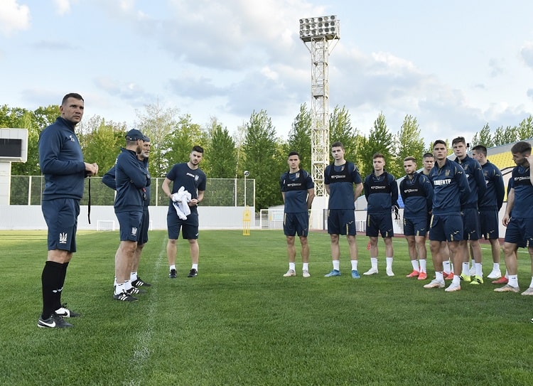 Дневник сборной Украины: первая тренировка, обращение Шевченко к игрокам и слова Попова с Трубиным (видео)