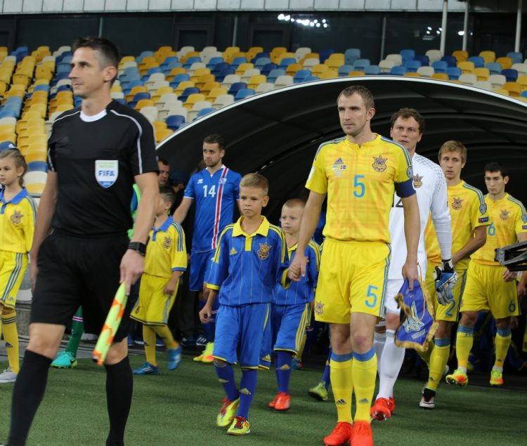 Александр Кучер в последнее время выполнял функции капитана в национальной команде Украины. Фото Николая Бочка