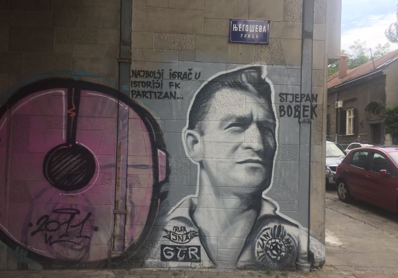 Граффити с изображением Степана Бобека — легенды Партизана, забившего 425 мячей в 478 матчах за первую команду
