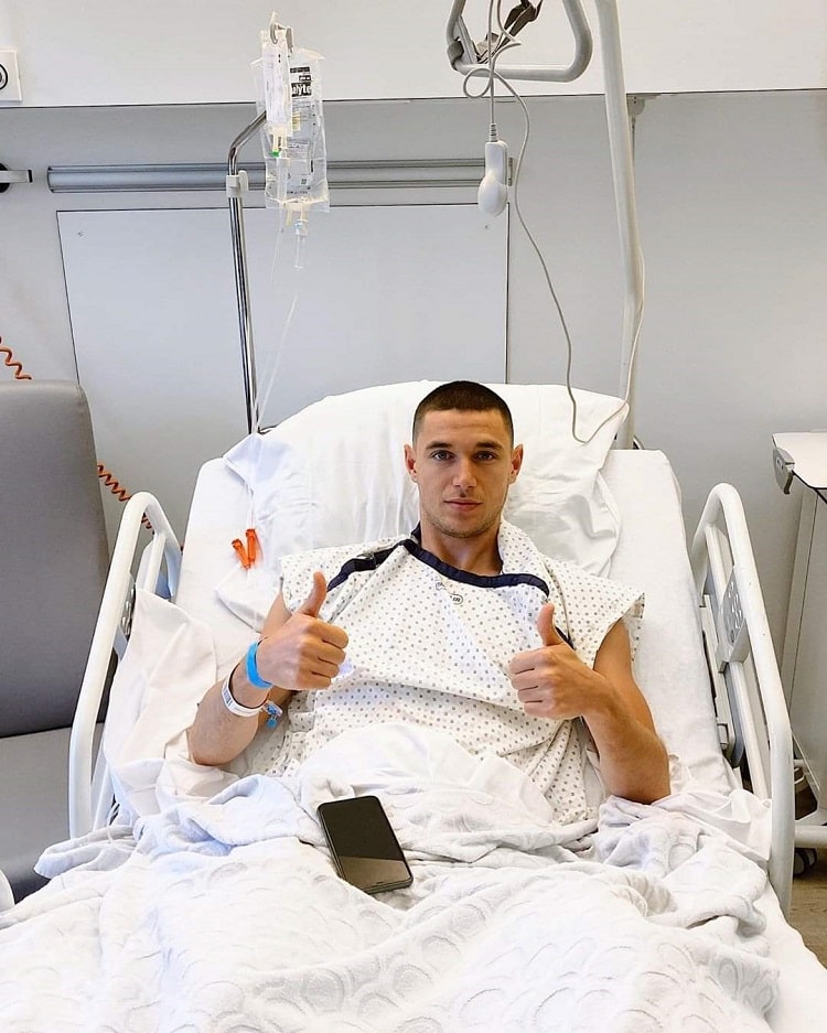 Нападающий сборной Украины Роман Яремчук -- после операции ...